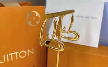 Louis Vuitton Women Fall in Love Earrings