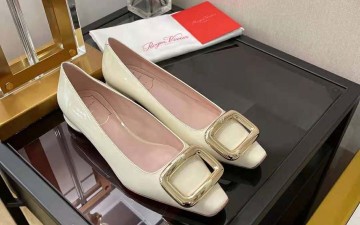 Roger Vivier Women Viv Choc Metal Buckle Ballerinas in White